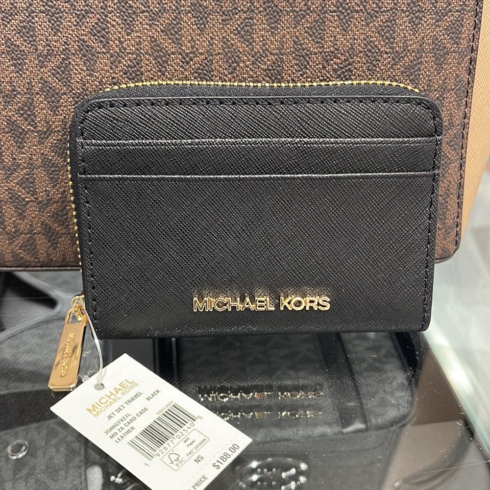 Michael Kors Jet Set Travel Medium Zip Around Card Case 
Color: Black
NWT